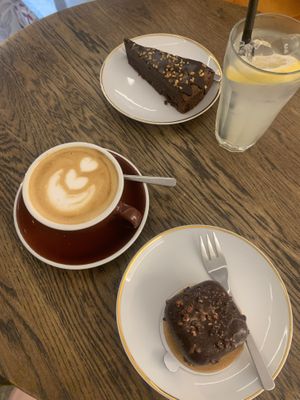 cakes & drinks at Relax na Wilczej in Warsaw