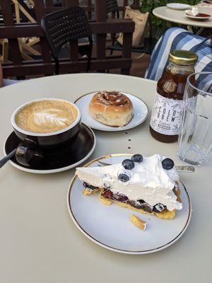 vegan banoffee at Relax na Wilczej in Warsaw