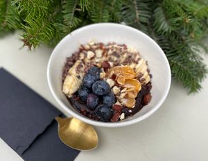 CHOCOLATE MILLET PORRIDGE
millet flakes with plant milk with plum jam with hints of gingerbread, tangerines, blueberries, banana and hazelnut at Relax na Wilczej in Warsaw