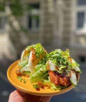 BAO (V) - 2 buns with: vegan jackfruit and karate tofu, served with hoisin sauce & fresh vegetables at Relax na Wilczej in Warsaw