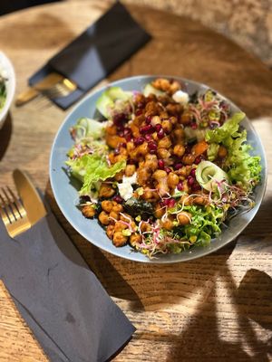 SWEET POTATO BOWL (V) - smoked chickpeas on salad with roasted potatoes, vegan feta cheese, cucumber, kale chips, pomegranate and vinaigrette at Relax na Wilczej in Warsaw