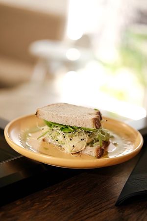 AVOCADO SANDWICH (vegan)

avocado/hummus/spinach/sprouted leek at Relax na Wilczej in Warsaw