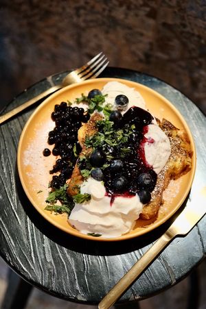 FRENCH TOAST (vegan)

“butter” toast in sugar-cinnamon sprinkle /budyń/blueberry jam/
  fresh vegan cream/fruits/mint at Relax na Wilczej in Warsaw