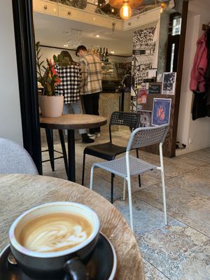 Entrada, primer y segundo piso  at Relax na Wilczej in Warsaw