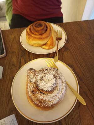 Cinnanon and cardamon roll at Relax na Wilczej in Warsaw