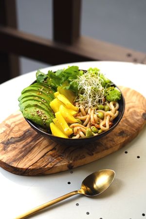 NOODLE UDON WITH AVOCADO (V)
udon/avocado/edamame/
marinated garlic/soya sauce/marinated radish/coriander/radish at Relax na Wilczej in Warsaw