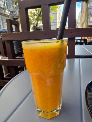 Freshly squeezed orange juice at Relax na Wilczej in Warsaw