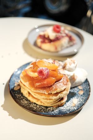 PANCAKES WITH APRICOTS (V)

pancakes/apricots/vegan ‘cream’/roasted almonds at Relax na Wilczej in Warsaw