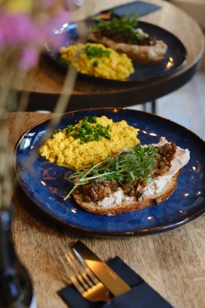 TOAST & TOFU SCRAMBLE & CHAMPIGNONS & CASHEW NUTS COTTAGE CHEESE 

sourdough wheat-rye bread/tofu scramble/champignons/
cashew nut ‘cottage cheese'/thyme/vegan ‘parmigiano at Relax na Wilczej in Warsaw