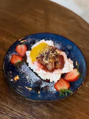 BANANA BREAD (V, GF) 27,-

Whipped cream / rhubarb compote / lemon curd / seasonal fruits at Relax na Wilczej in Warsaw