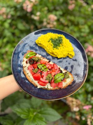 TOFU SCRAMBLE TOAST WITH SUNFLOWER SPREAD & TOMATOES

sourdough bread / sunflower spread / tomatoes / olives / parsley pesto / balsamic glaze / basil / tofu
scramble at Relax na Wilczej in Warsaw