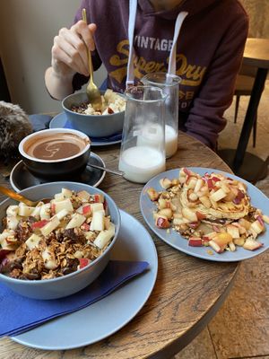 Granolas, pancakes and hot chocolate at Relax na Wilczej in Warsaw