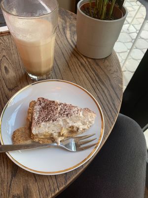 vegan banana cream pie at Relax na Wilczej in Warsaw