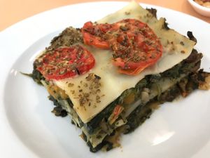 Second plate of the menu: lasaña vegana at Quitapesares Bar in Villena