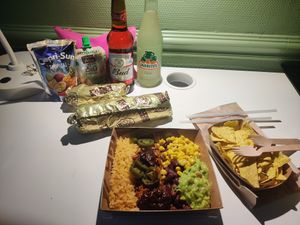 Vegan chili, nachos, classic and kid burrito ( take away) at Fresh Burritos in Reims