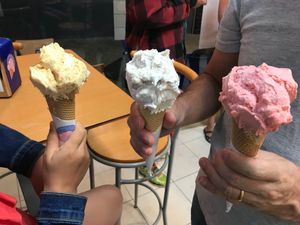 Alperce, banana, morango at Gelateria Crema di Gelato in Lagos