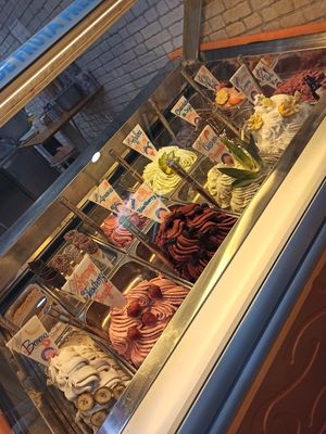 Die veganen Eissorten. at Gelateria Crema di Gelato in Lagos