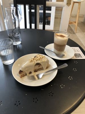 Un barranquito vegano y tarta 🍰  at Umami Good Food in Tenerife