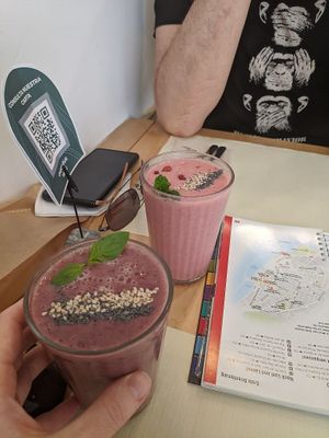 Fruchtsmoothies mit Gedöns, sehr sehr lecker! at Umami Good Food in Tenerife