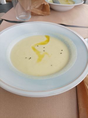 Buenísimo gazpacho de pera y apio at Umami Good Food in Tenerife