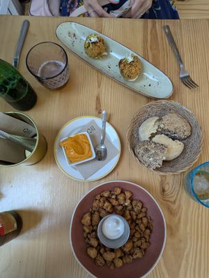 Complimentary bread with pumpkin puree dip, plus starters of popcorn cauliflower and risotto balls at Umami Good Food in Tenerife