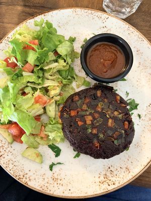 Burger di barbabietola  at SunMoon - Solunska in Sofia