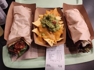 Wraps y nachos at kastami'S in Vigo