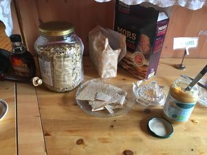 Muesli, crackers, peanut butter, maple syrup —> all vegan at Mjølfjell UH in Voss
