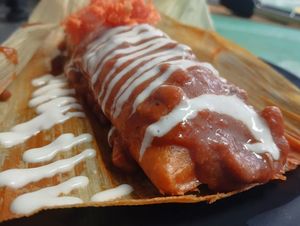 Tamal preparado
*NUESTRO PLATILLO ESTRELLA*
Deliciiso tamal hecho de vegetales, servido con nuestros frijoles de la casa, crema de coliflor y carrotkraut (alimento probiótico) at Mexico Lindo y Vegetariano in Mexicali