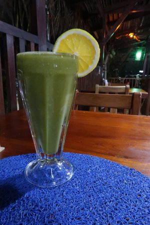 Batido verde at Shawarma Hot in Puerto Villamil