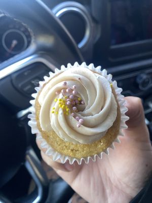 Absolutely LOVED the Meyer Lemon Strawberry 😋💕 #Veganuary at Angel Cakes in Oakland