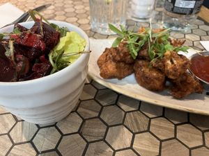 Blumenkohl-Nuggets und kleiner Salat   at EDI - All Bar One in Edinburgh