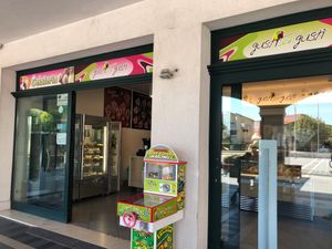 Shop from the outside at Gelateria GustiSonGusti in Cavallino-treporti