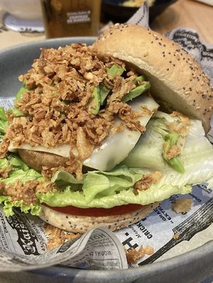 Hamburguesa de soja, mermelada de pimientos y queso vegano.   at The Veggie Carmen in Santiago De Compostela