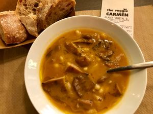 Setas de temporada con fabas at The Veggie Carmen in Santiago De Compostela