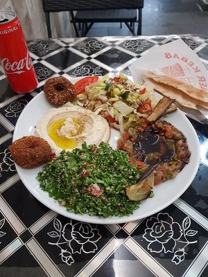 Damaskus Veganteller at Damaskus Falafel Haus in Offenbach