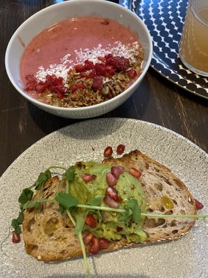 Avo Toast and Smootie Bowl  at Green Hippo in Helsinki
