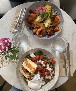 Buddha bowl and kale bowl  at Green Hippo in Helsinki