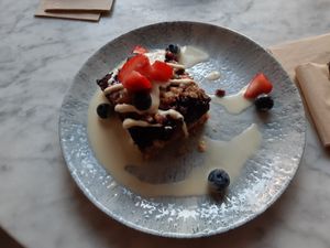 Blueberry pie with vanilla cream at Green Hippo in Helsinki