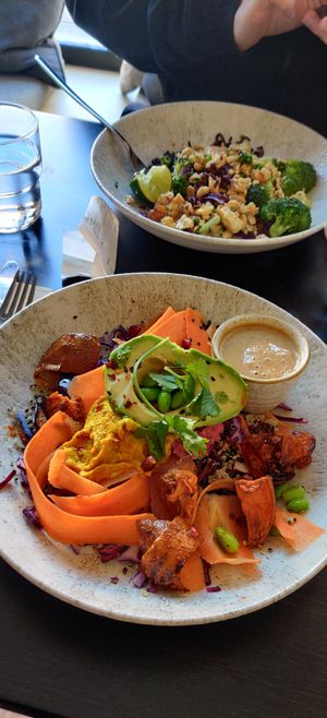 Buddha bowl in the front, tofu bowl in the background at Green Hippo in Helsinki