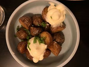 Potatoes with vegan aioli at Green Hippo in Helsinki
