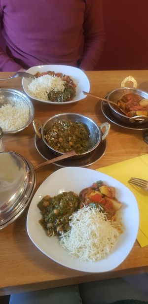 ISpinat Kichererbsen Curry und gemischtes Gemüse Curry at Curry & Pasta in Bernau Am Chiemsee