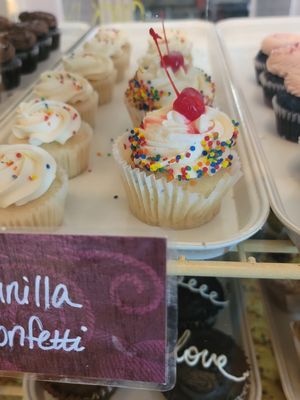 Beautiful cupcakes at The Happy Bakery in Ofallon