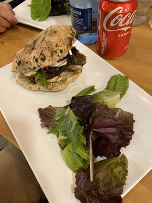 Hamburguesa vegano   at Mano a Mano in Cartagena