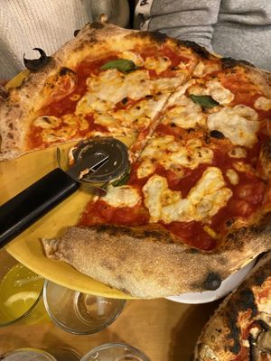 Pizza margarita vegano  at Mano a Mano in Cartagena