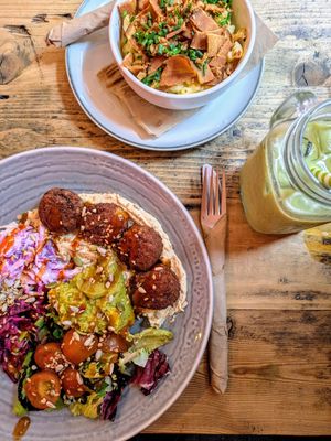 Falafel bowl and Mac& cheese at Gaard Coffee Hide in Sheffield