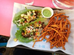 Sweetpotatoefries and ssäm salad wraps at Taku-Taku in Stockholm