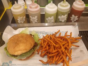 BBQ jackfruit burger at Taku-Taku in Stockholm