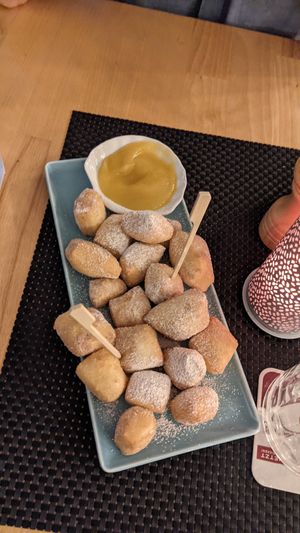 Vegan Schmalzgebäck with apple sauce at Fratelli Miccoli - Huckelrieder in Bremen