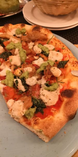 Pizza mit selbstgemachtem Mozzarella at Fratelli Miccoli - Huckelrieder in Bremen